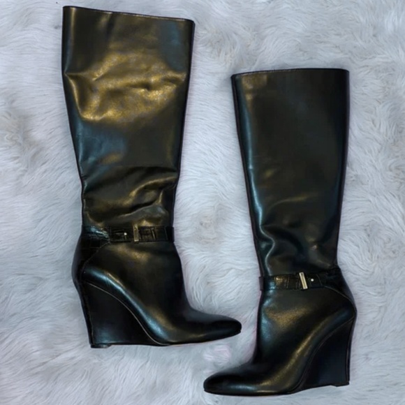 ANN TAYLOR FINLEY WEDGE BOOTS - Picture 2 of 5
